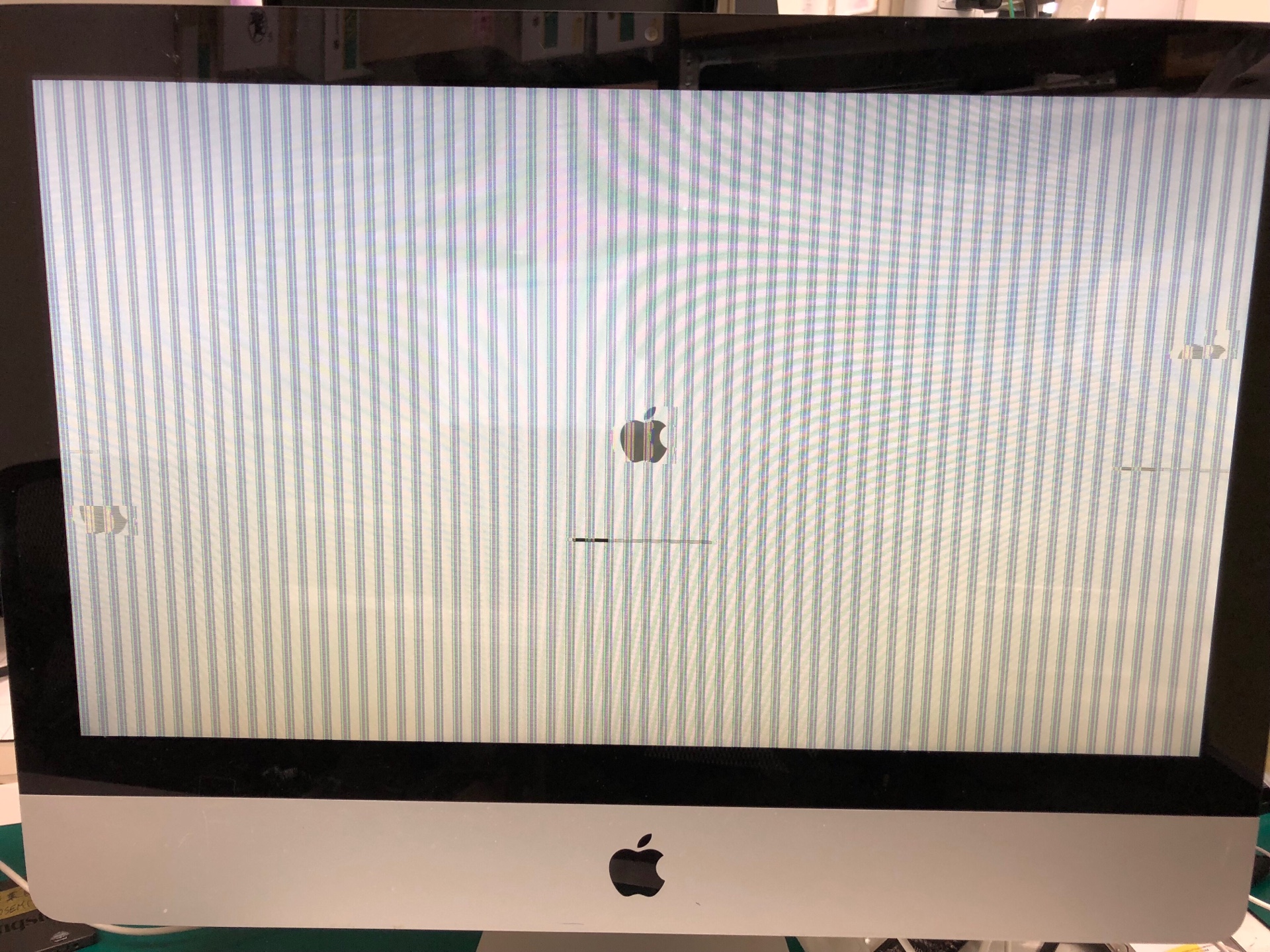 iMac (21.5-inch, Mid 2010) 画面に縦線が入り起動しない。 | パソコン