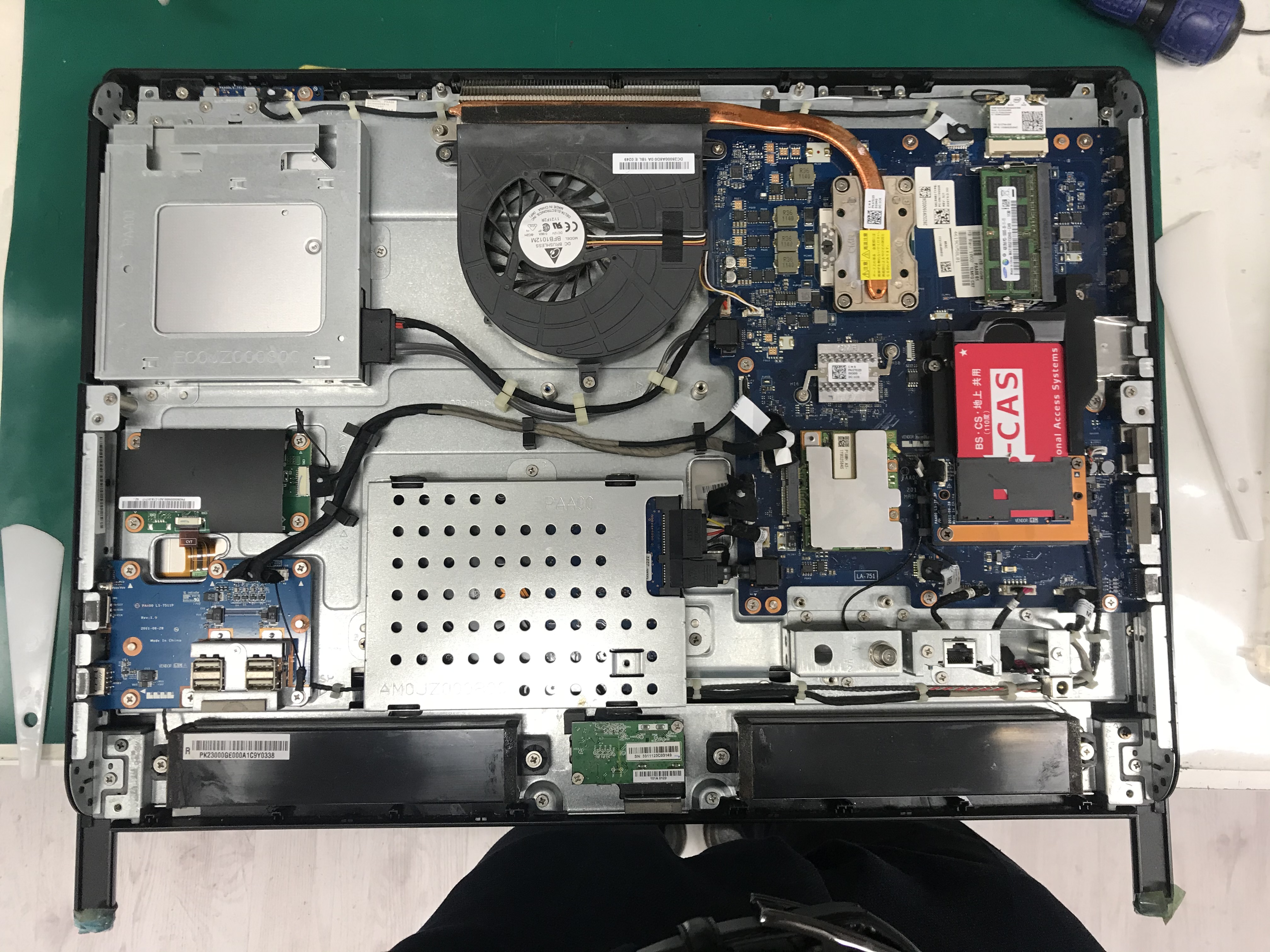 NEC PC-VN770GS6R 電源を入れても画面が真っ暗なまますぐに電源が切れ