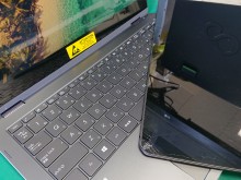ASUS　UX370U　液晶割れ