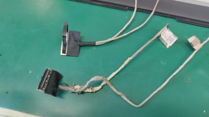 ASUS液晶ケーブル交換(1)
